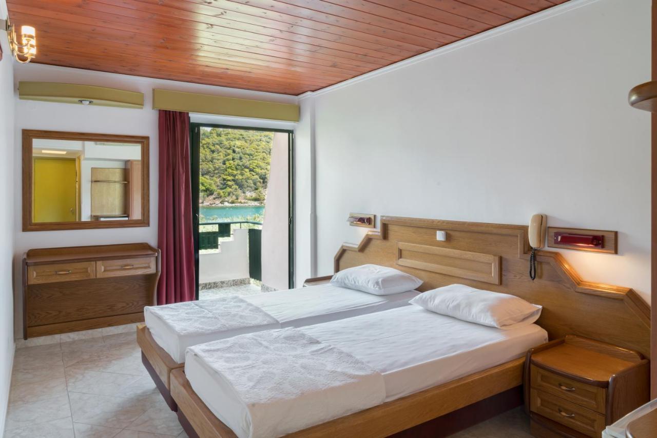 Binji Hotel Epidaurus Exteriör bild